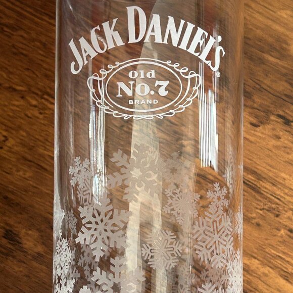 Jack Daniels Old No 7 Brand Highball Glass Etched Snowflakes Winter Set of 2 - Picture 3 of 7